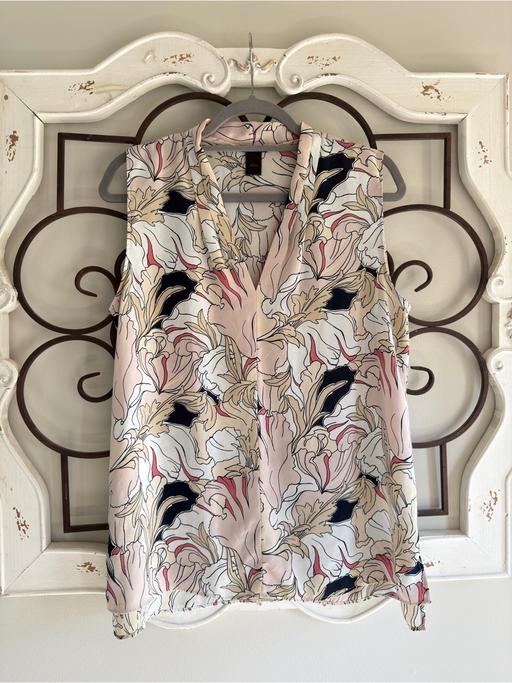 Ann Taylor Floral Sleeveless Blouse in Blush, Cream, Navy